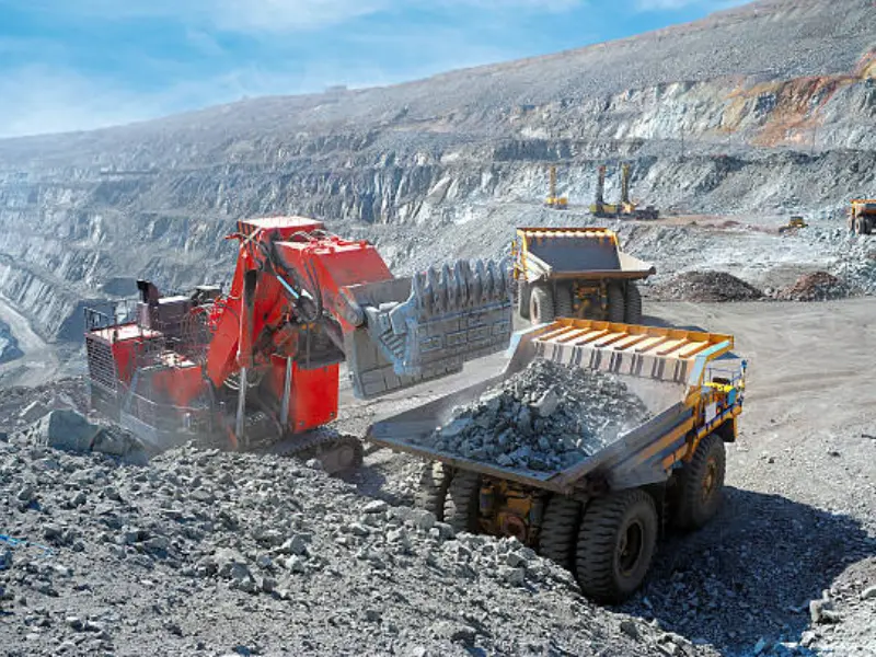 Mineral extraction process in open pit mining operations